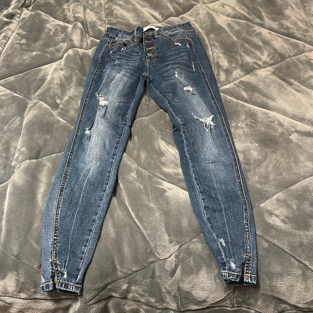 High-wasted jeans